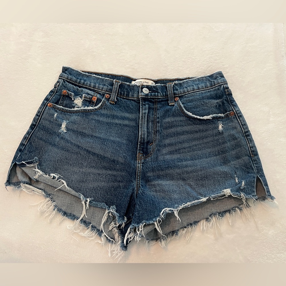 A&F the Mom Short mid-rise cutoff short